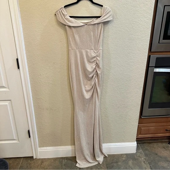 Windsor Medium Champagne Gold Glitter Off The Shoulder Evening Formal Gown Dress - Picture 2 of 7